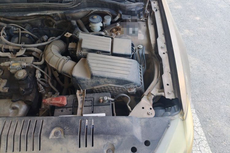 Used BYD G6 2011 2.0L Manual Luxury Version Engine Bay Left