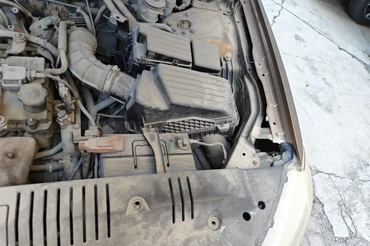 Used BYD G6 2011 1.5T Manual Luxury Edition Engine Bay Left