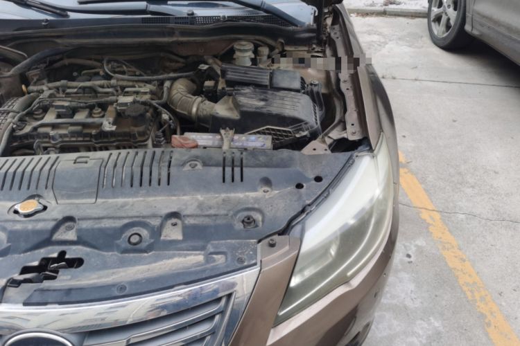 Used BYD G6 2011 2.0L Manual Luxury Version Engine Bay Left