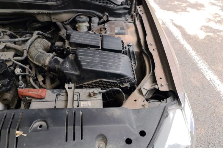 Used BYD G6 2011 2.0L Manual Luxury Version Engine Bay Left
