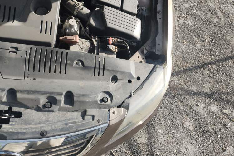 Used BYD G6 2011 2.0L Manual Luxury Version Engine Bay Left