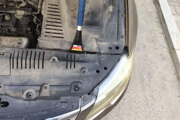 Used BYD G6 2011 2.0L Manual Luxury Version Engine Bay Left