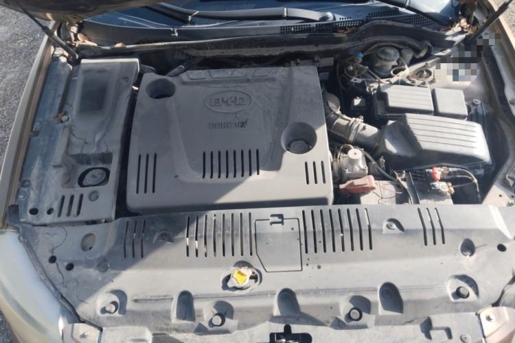 Used BYD G6 2011 2.0L Manual Luxury Version Engine Bay