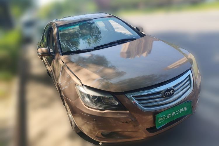 Used BYD G6 2011 2.0L Manual Luxury Version Front Right 45 Deg
