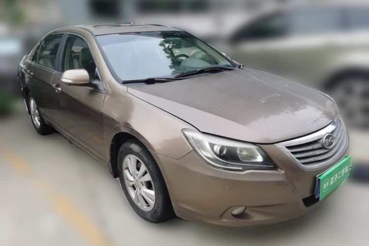 Used BYD G6 2011 2.0L Manual Luxury Version Front Right 45 Deg