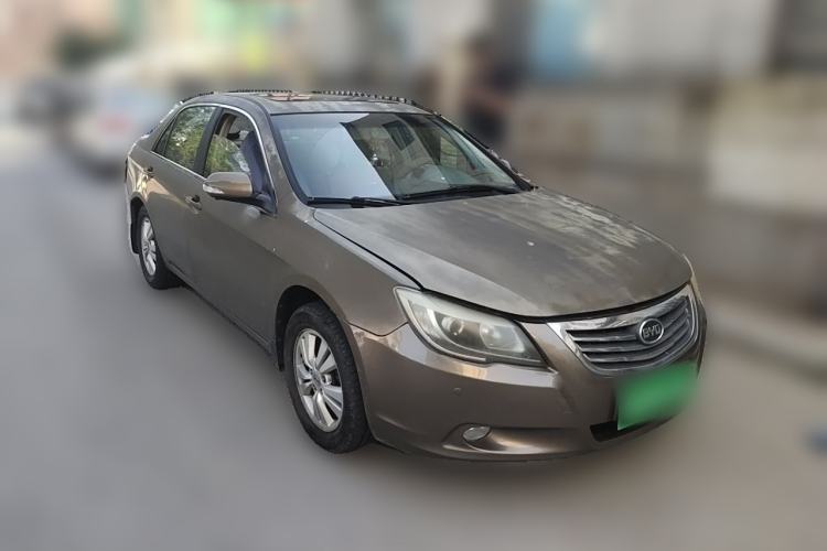 Used BYD G6 2011 2.0L Manual Luxury Version Front Right 45 Deg
