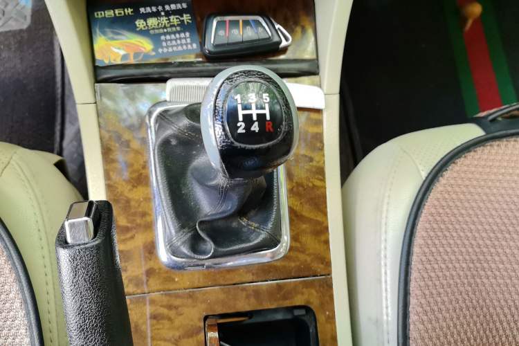 Used BYD G6 2011 2.0L Manual Luxury Version Gear Lever