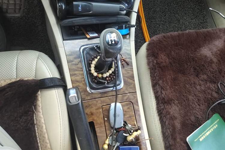 Used BYD G6 2011 2.0L Manual Luxury Version Gear Lever