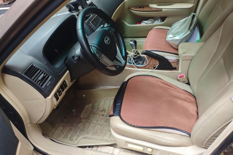 Used BYD G6 2011 2.0L Manual Luxury Version Left Front Seat