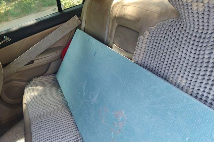 Used BYD G6 2011 2.0L Manual Luxury Version Left Rear Seat