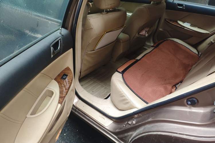 Used BYD G6 2011 2.0L Manual Luxury Version Left Rear Seat
