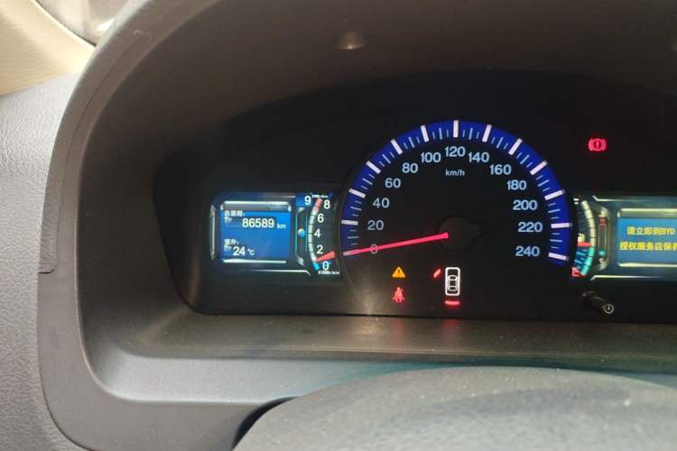 Used BYD G6 2011 2.0L Manual Luxury Version Odometer Close Up