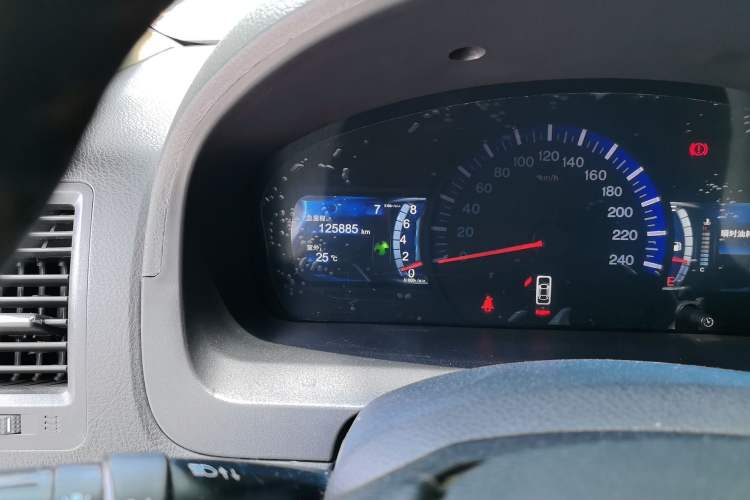 Used BYD G6 2011 2.0L Manual Luxury Version Odometer Close Up