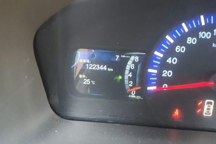 Used BYD G6 2011 2.0L Manual Luxury Version Odometer Close Up