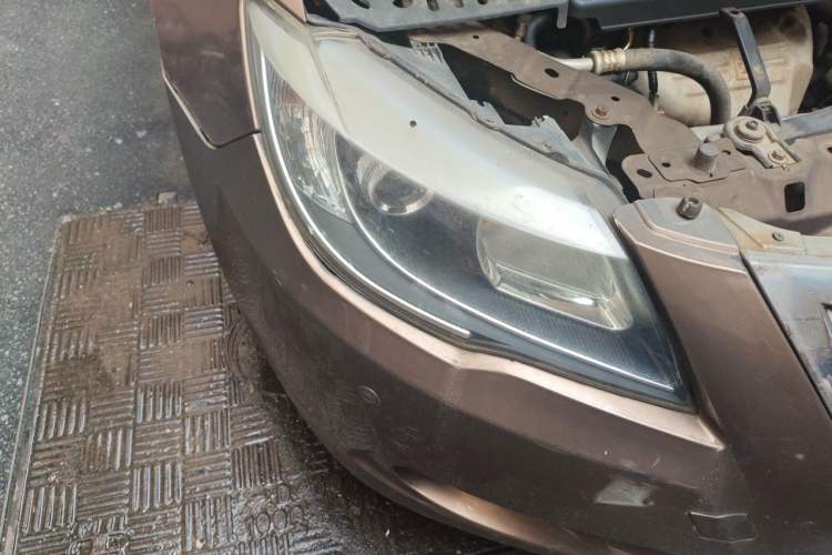 Used BYD G6 2011 2.0L Manual Luxury Version Right Front Headlight