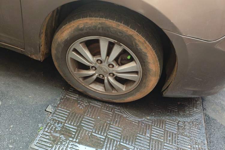 Used BYD G6 2011 2.0L Manual Luxury Version Right Front Wheel Hub