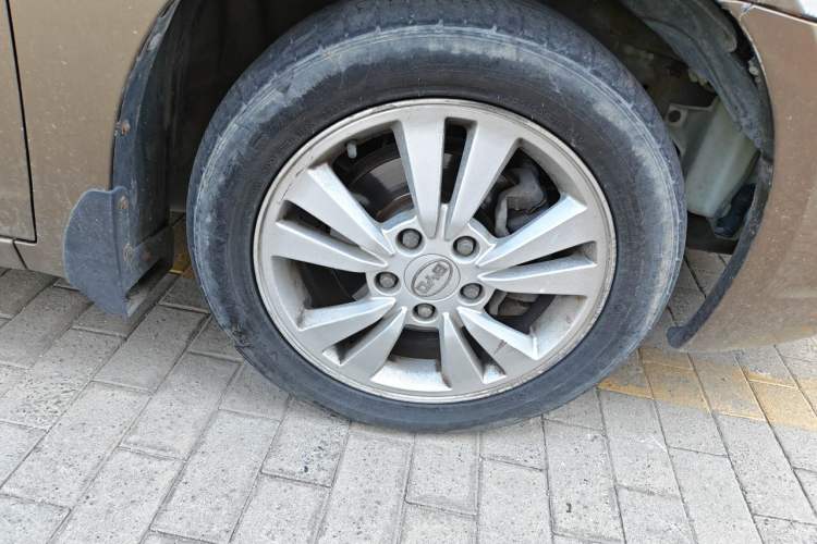 Used BYD G6 2011 1.5T Manual Luxury Edition Right Front Wheel Hub