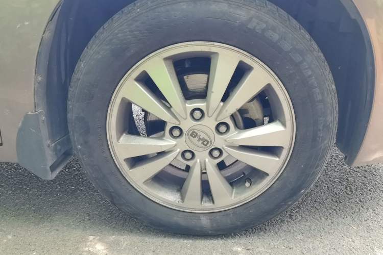 Used BYD G6 2011 2.0L Manual Luxury Version Right Front Wheel Hub