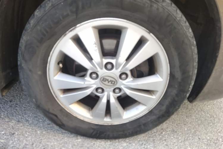 Used BYD G6 2011 2.0L Manual Luxury Version Right Front Wheel Hub