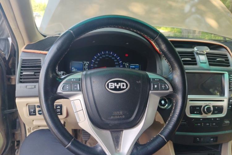 Used BYD G6 2011 2.0L Manual Luxury Version Steering Wheel