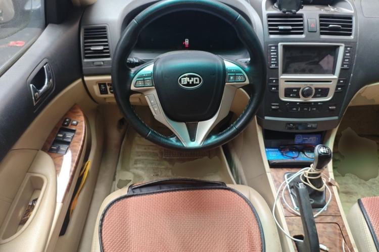 Used BYD G6 2011 2.0L Manual Luxury Version Steering Wheel