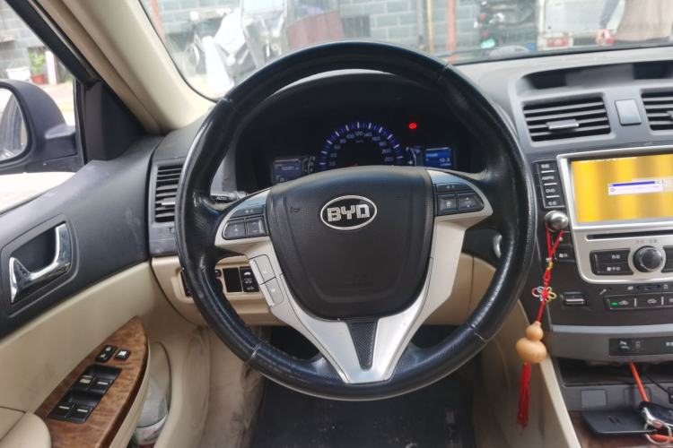Used BYD G6 2011 2.0L Manual Luxury Version Steering Wheel