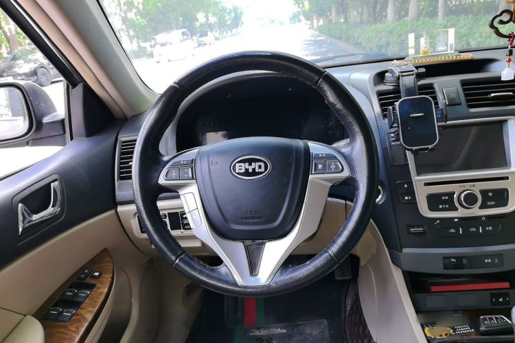 Used BYD G6 2011 2.0L Manual Luxury Version Steering Wheel