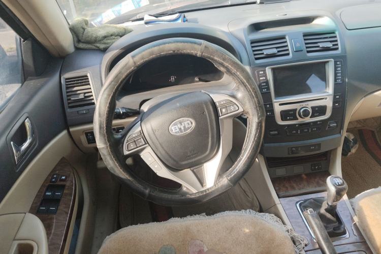 Used BYD G6 2011 2.0L Manual Luxury Version Steering Wheel