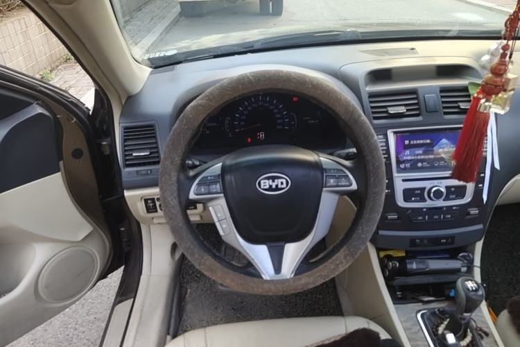 Used BYD G6 2011 2.0L Manual Luxury Version Steering Wheel