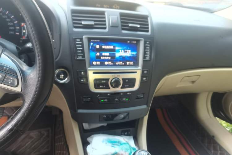 Used BYD G6 2012 1.5TI Manual Luxury Edition Audio And AC Panel