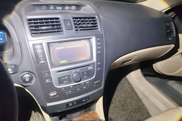 Used BYD G6 2012 1.5TI Manual Luxury Edition Audio And AC Panel