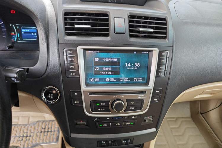 Used BYD G6 2012 1.5T Automatic Prestige Edition Audio And AC Panel