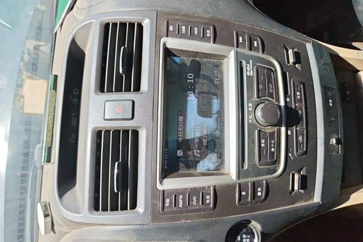Used BYD G6 2012 1.5T Automatic Prestige Edition Audio And AC Panel