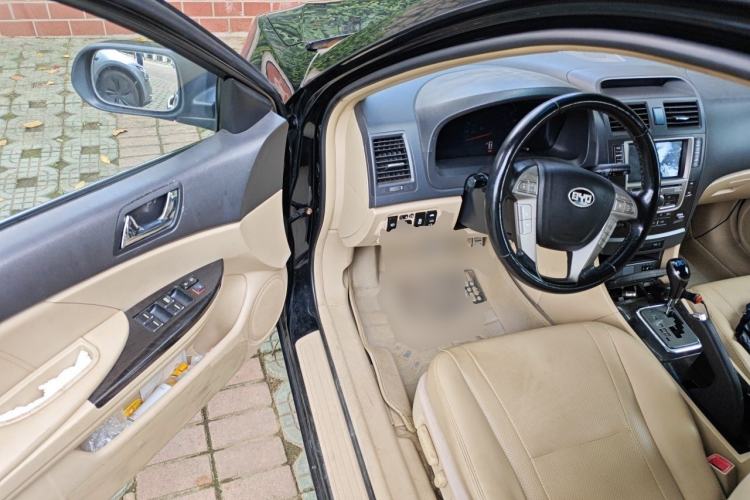 Used BYD G6 2012 1.5T Automatic Prestige Edition Driver Seat