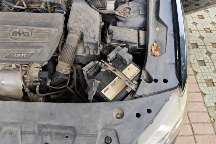 Used BYD G6 2012 1.5T Automatic Prestige Edition Engine Bay Left