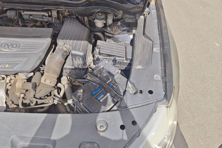 Used BYD G6 2012 1.5TI Manual Luxury Edition Engine Bay Left