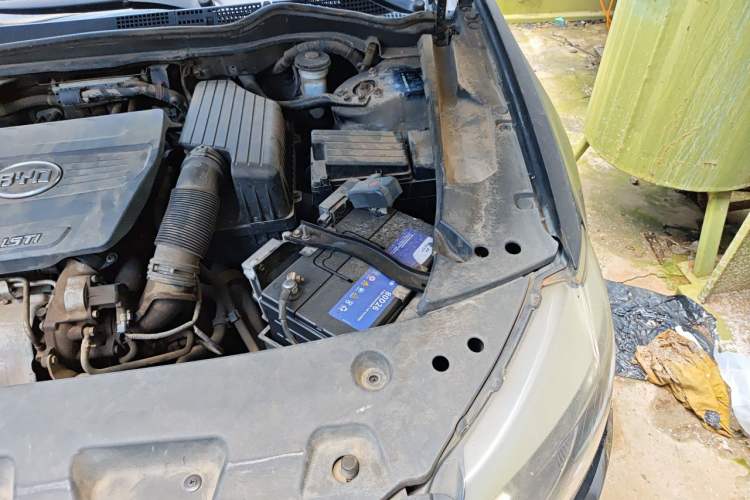 Used BYD G6 2012 1.5T Automatic Prestige Edition Engine Bay Left