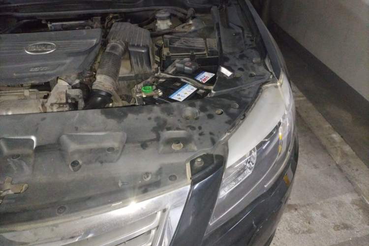 Used BYD G6 2012 1.5TID Automatic Prestige Version Engine Bay Left