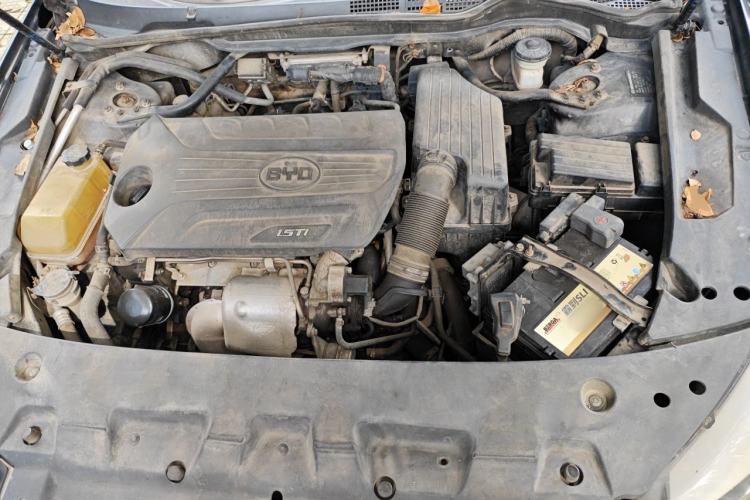 Used BYD G6 2012 1.5T Automatic Prestige Edition Engine Bay