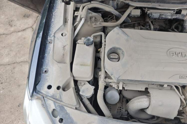 Used BYD G6 2012 1.5TI Manual Luxury Edition Engine Bay Right