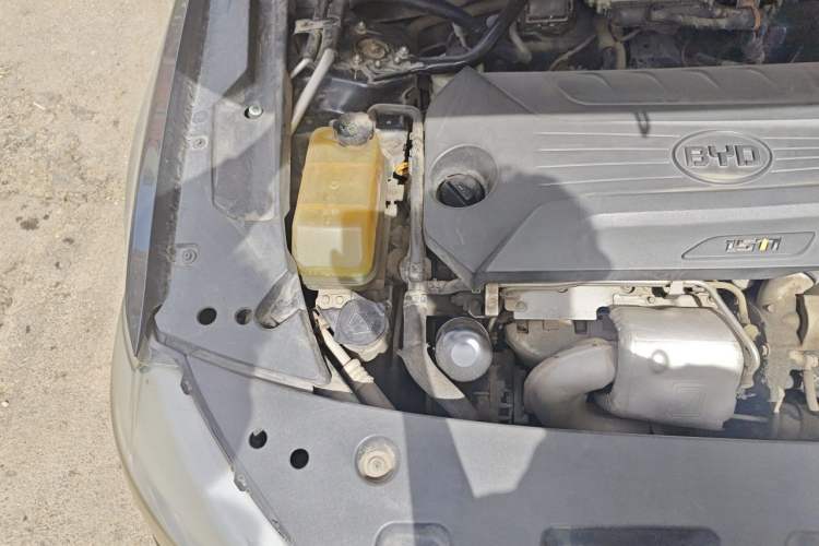 Used BYD G6 2012 1.5TI Manual Luxury Edition Engine Bay Right