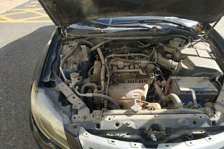 Used BYD G6 2012 2.0L Manual Luxury Version Engine Bay Right