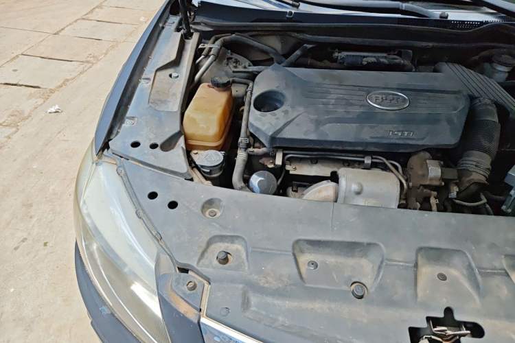 Used BYD G6 2012 1.5T Automatic Prestige Edition Engine Bay Right