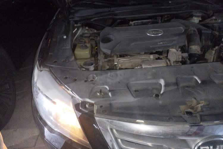 Used BYD G6 2012 1.5TID Automatic Prestige Version Engine Bay Right