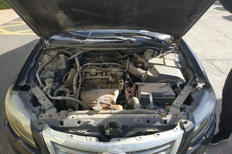 Used BYD G6 2012 2.0L Manual Luxury Version Engine Bay