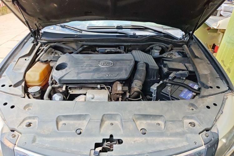 Used BYD G6 2012 1.5T Automatic Prestige Edition Engine Bay