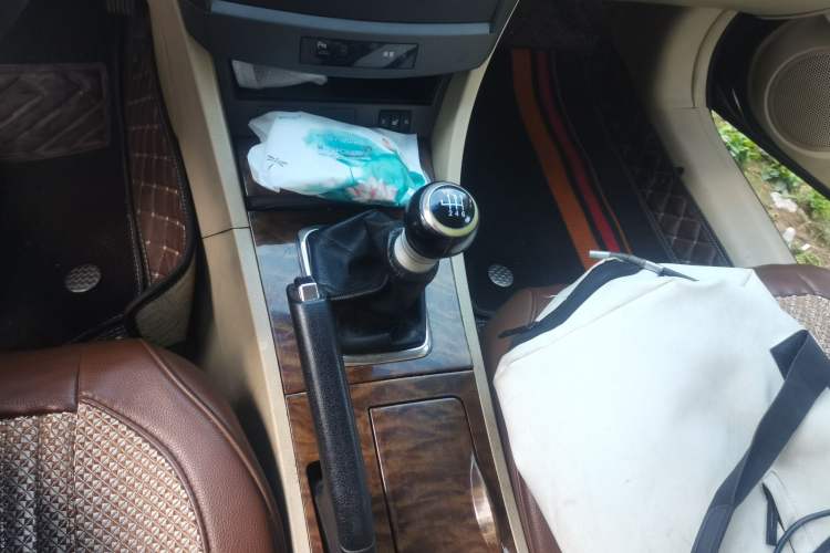 Used BYD G6 2012 1.5TI Manual Luxury Edition Gear Lever