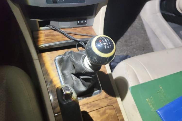 Used BYD G6 2012 1.5TI Manual Luxury Edition Gear Lever