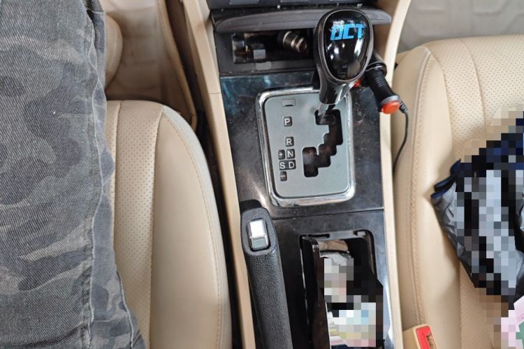 Used BYD G6 2012 1.5T Automatic Prestige Edition Gear Lever