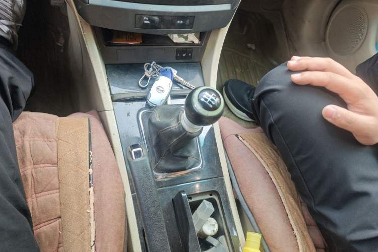Used BYD G6 2012 1.5TI Manual Luxury Edition Gear Lever